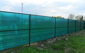 Забор из поликарбоната  в секциях 1,8 x 16 м